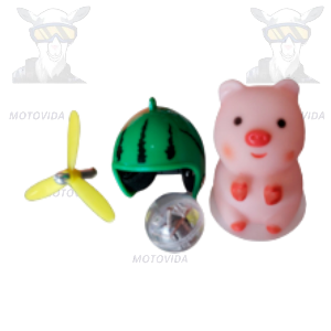 Cerdito con casco verde