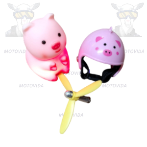 Cerdito con casco rosado